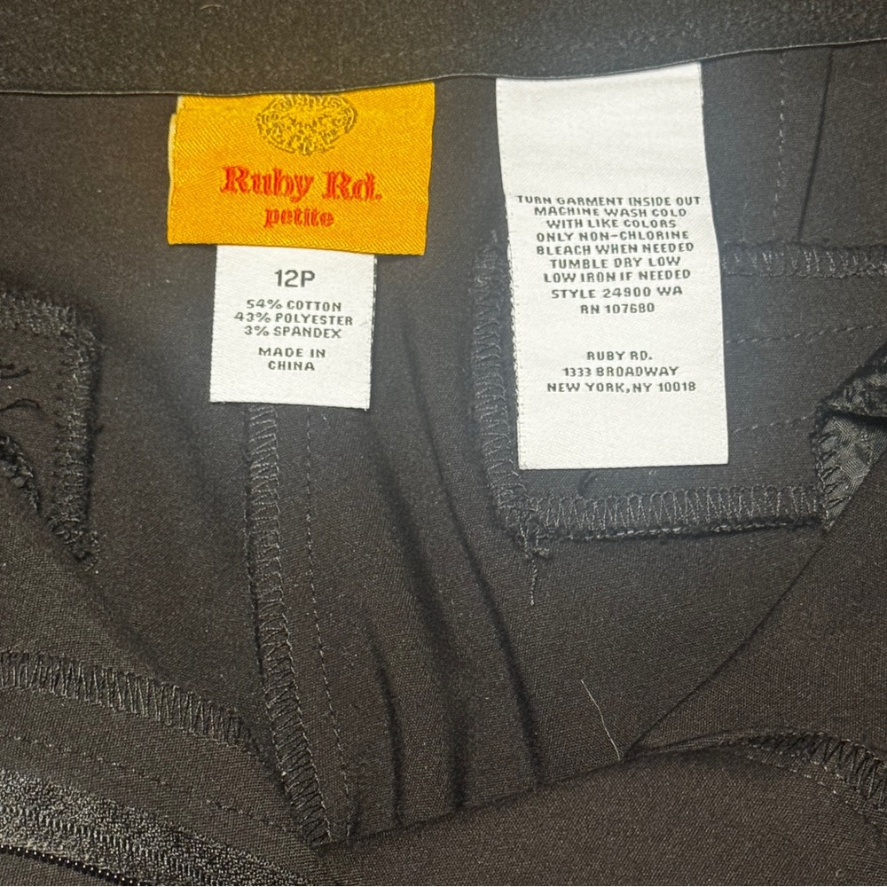 Ruby Rd. | Women’s Petite Black Capris Size 12P - Picture 5 of 6